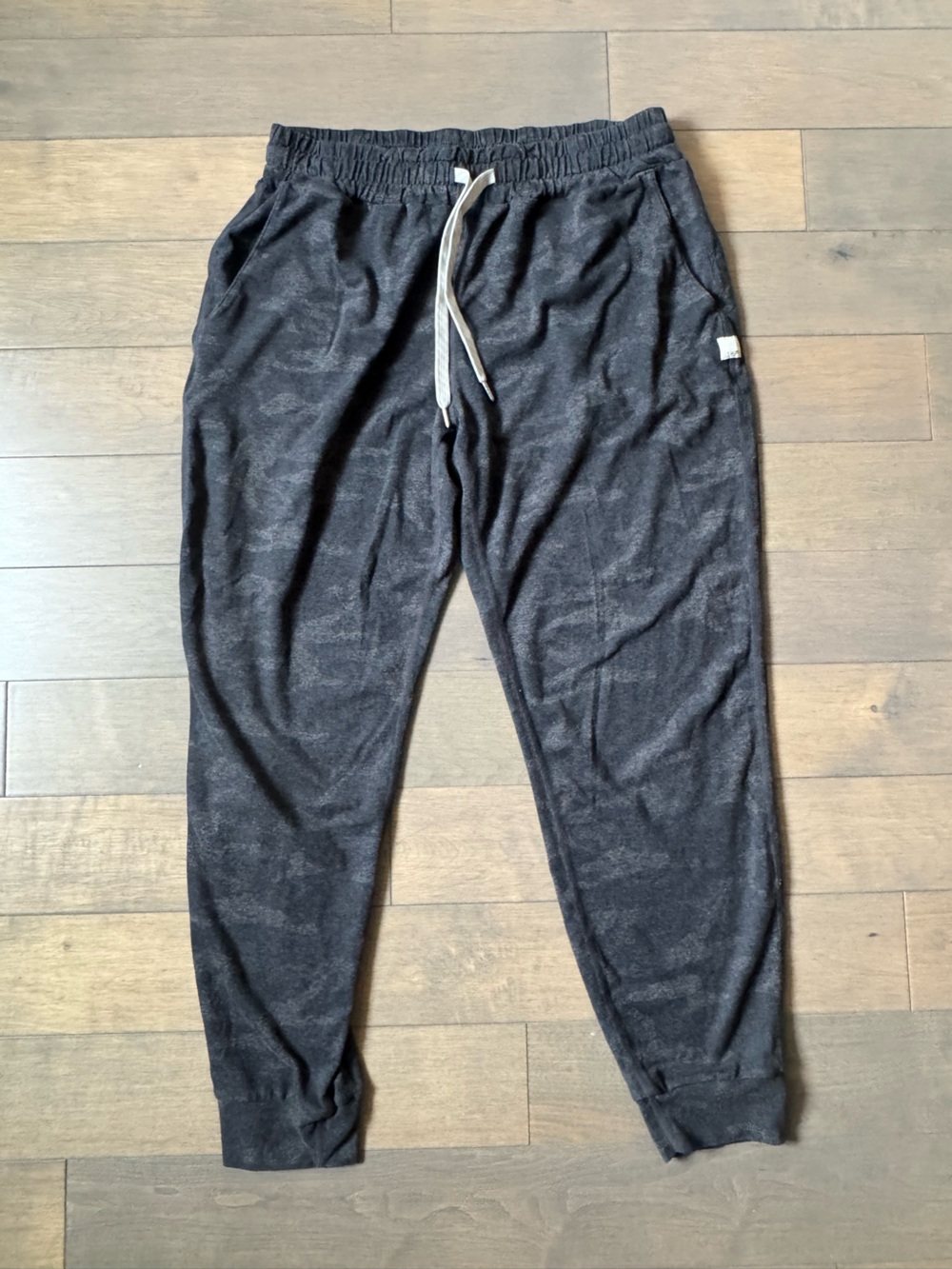 Vuori Women’s Performance Joggers Camo